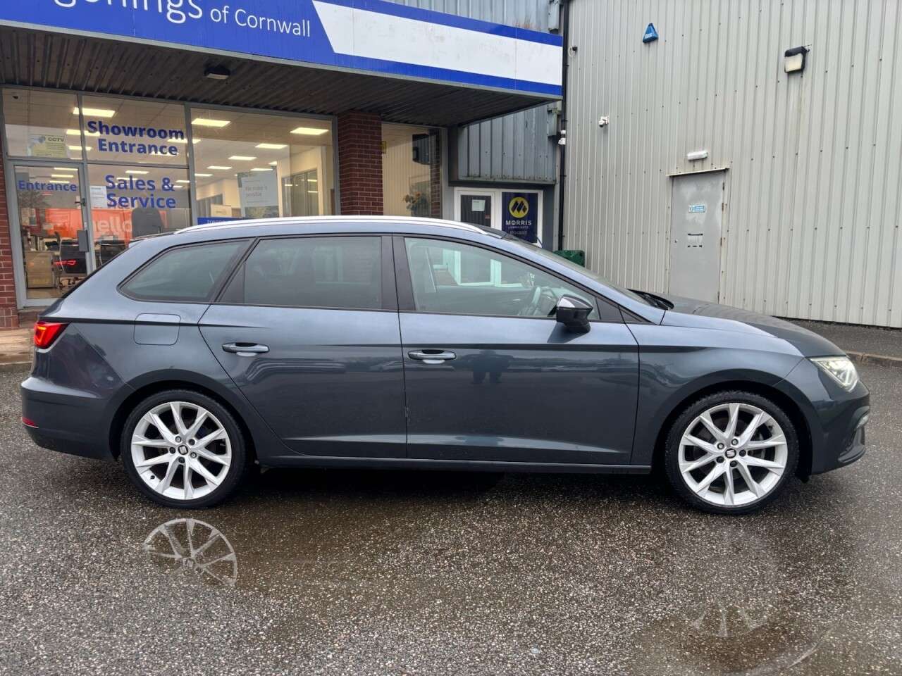 A 2019 SEAT LEON 1.5 TSI EVO FR Sport ST 5dr Petrol Manual Euro 6 (s/s) (130 ps) A 2019 SEAT LEON 1.5 TSI EVO FR Sport ST 5dr Petrol Manual Euro 6 (s/s) (130 ps)