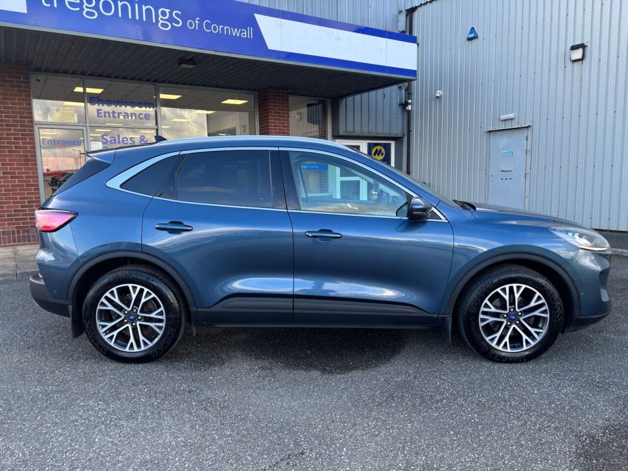 A 2020 FORD KUGA 2.0 EcoBlue MHEV Titanium First Edition SUV 5dr Diesel Manual Euro 6 (s/s) A 2020 FORD KUGA 2.0 EcoBlue MHEV Titanium First Edition SUV 5dr Diesel Manual Euro 6 (s/s)