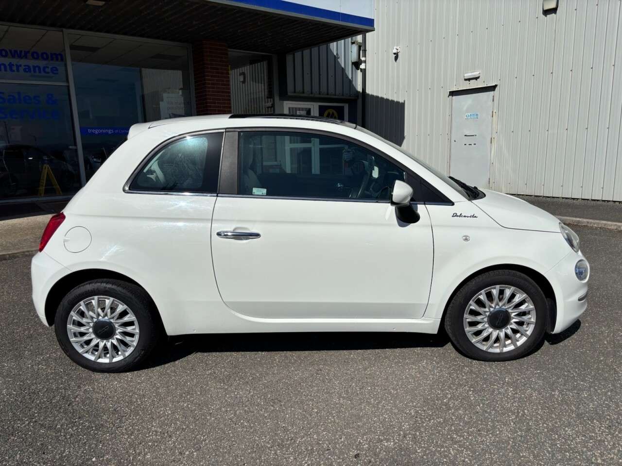 A 2022 FIAT 500 1.0 MHEV Dolcevita Hatchback 3dr Petrol Manual Euro 6 (s/s) (70 bhp) A 2022 FIAT 500 1.0 MHEV Dolcevita Hatchback 3dr Petrol Manual Euro 6 (s/s) (70 bhp)