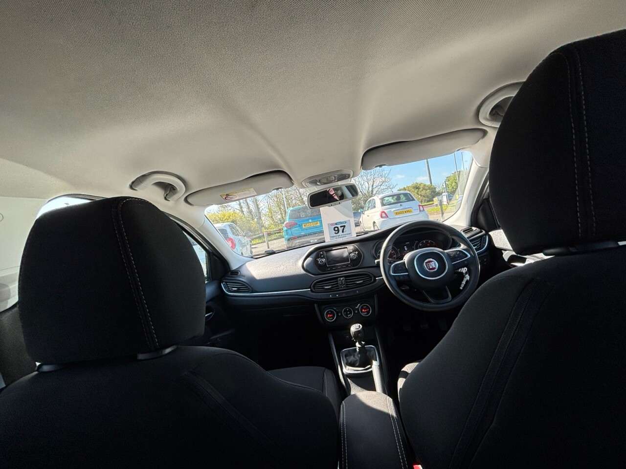 A 2017 FIAT TIPO 1.6 MultiJetII Lounge Estate 5dr Diesel Manual Euro 6 (s/s) (120 ps) A 2017 FIAT TIPO 1.6 MultiJetII Lounge Estate 5dr Diesel Manual Euro 6 (s/s) (120 ps)