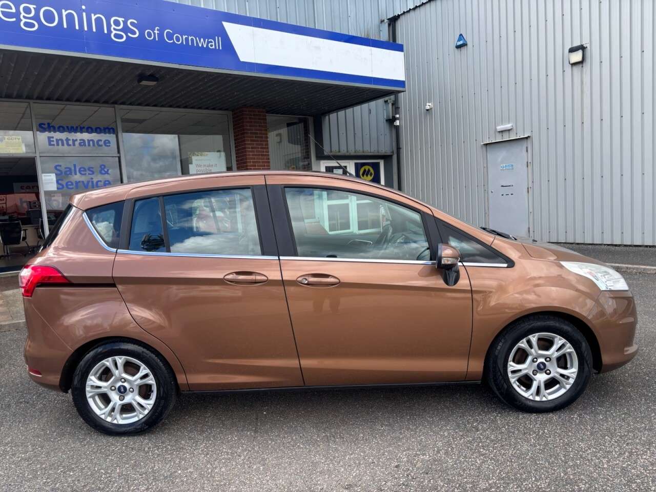 A 2015 FORD B-MAX 1.4 Zetec MPV 5dr Petrol Manual Euro 5 (90 ps) A 2015 FORD B-MAX 1.4 Zetec MPV 5dr Petrol Manual Euro 5 (90 ps)