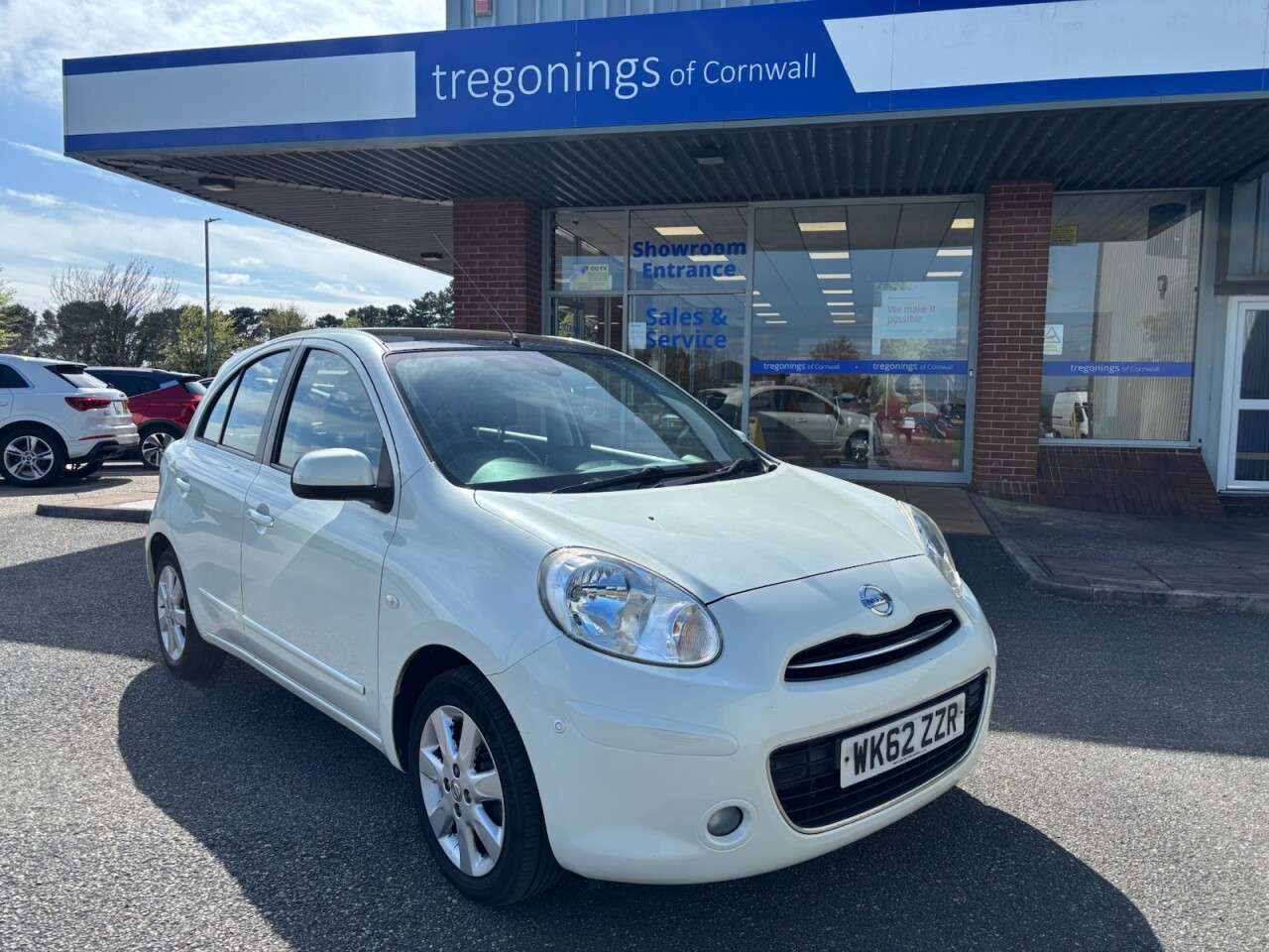 A 2012 NISSAN MICRA 1.2 DIG-S Tekna Hatchback 5dr Petrol CVT Euro 5 (s/s) (98 ps) A 2012 NISSAN MICRA 1.2 DIG-S Tekna Hatchback 5dr Petrol CVT Euro 5 (s/s) (98 ps)