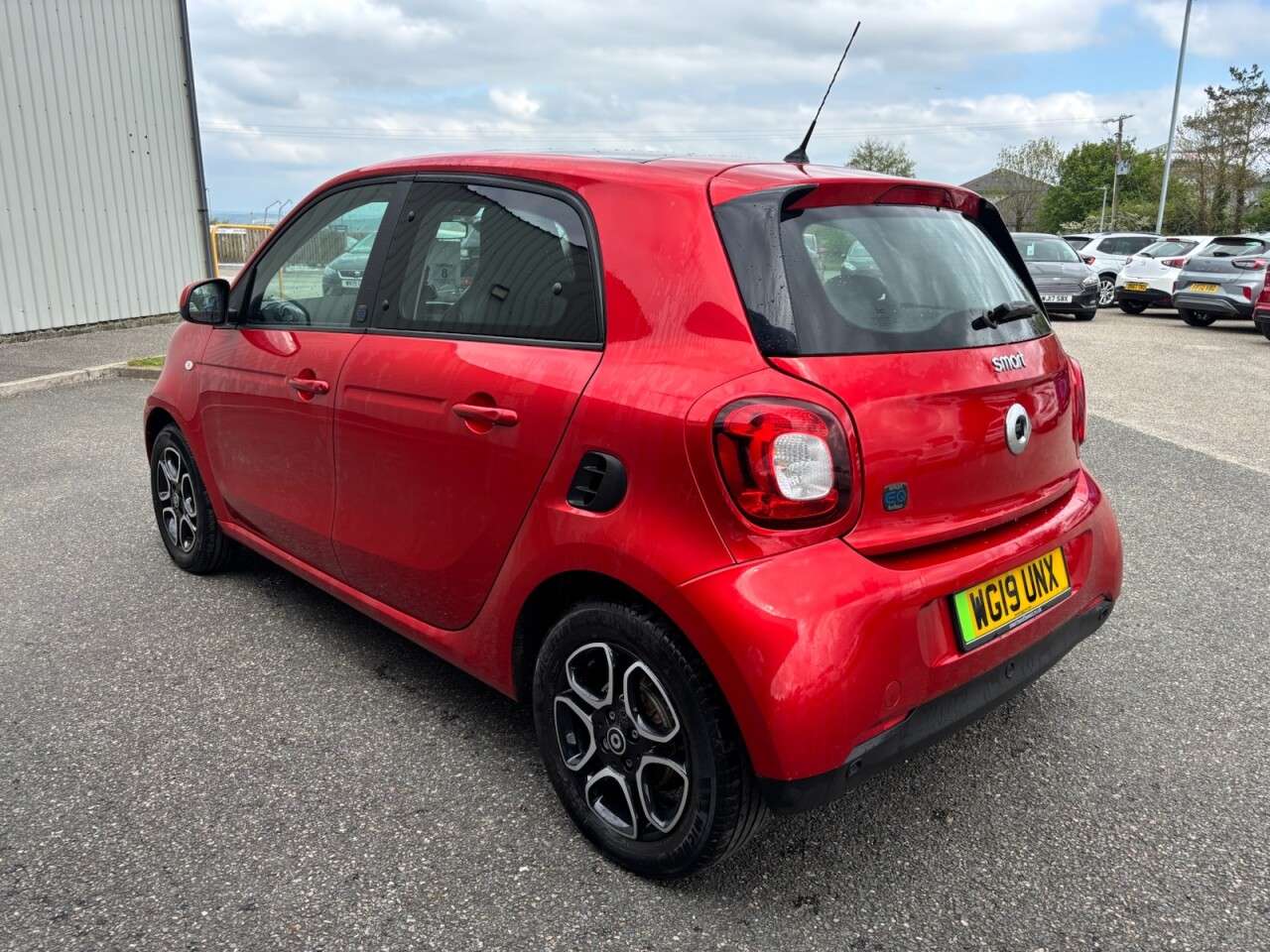 A 2019 SMART FORFOUR EQ 17.6kWh Prime (Premium) Hatchback 5dr Electric Auto (22kW Charger) (82 p A 2019 SMART FORFOUR EQ 17.6kWh Prime (Premium) Hatchback 5dr Electric Auto (22kW Charger) (82 p