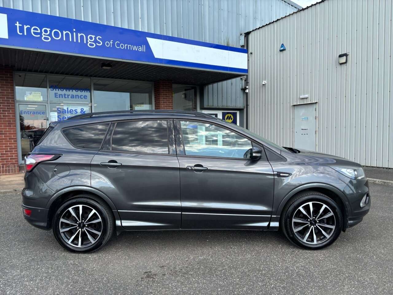 A 2019 FORD KUGA 1.5 TDCi ST-Line SUV 5dr Diesel Manual Euro 6 (s/s) (120 ps) A 2019 FORD KUGA 1.5 TDCi ST-Line SUV 5dr Diesel Manual Euro 6 (s/s) (120 ps)