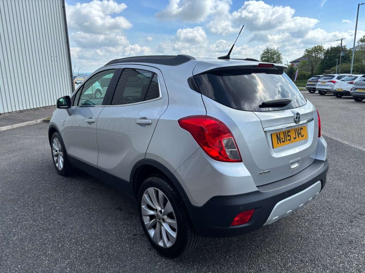 A 2015 VAUXHALL MOKKA 1.6 SE SUV 5dr Petrol Manual 2WD Euro 5 (s/s) (115 ps) A 2015 VAUXHALL MOKKA 1.6 SE SUV 5dr Petrol Manual 2WD Euro 5 (s/s) (115 ps)
