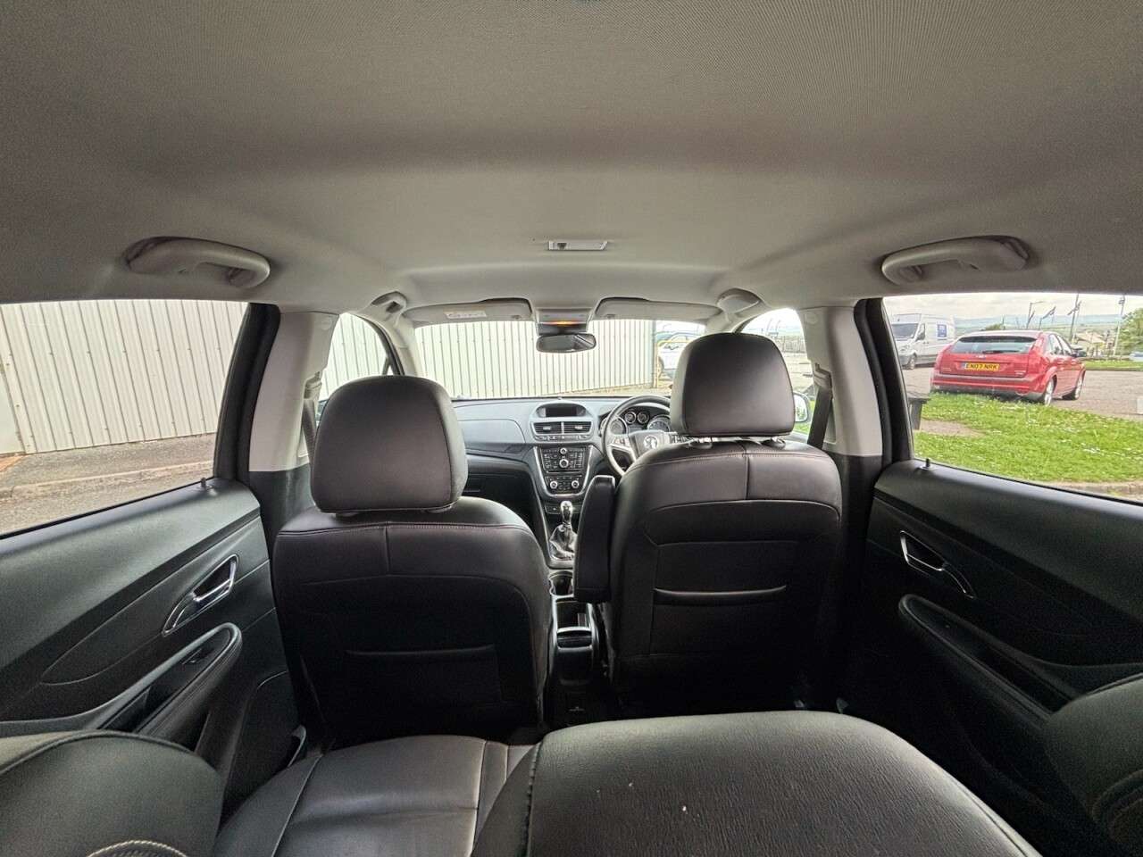 A 2015 VAUXHALL MOKKA 1.6 SE SUV 5dr Petrol Manual 2WD Euro 5 (s/s) (115 ps) A 2015 VAUXHALL MOKKA 1.6 SE SUV 5dr Petrol Manual 2WD Euro 5 (s/s) (115 ps)