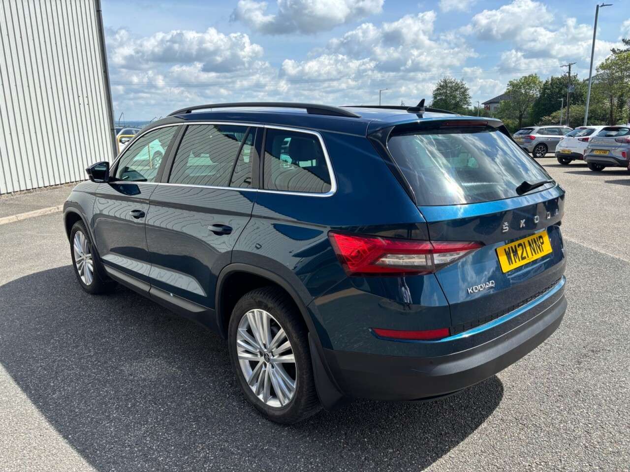 A 2021 SKODA KODIAQ 2.0 TSI SE L SUV 5dr Petrol DSG 4WD Euro 6 (s/s) (7 Seat) (190 ps) A 2021 SKODA KODIAQ 2.0 TSI SE L SUV 5dr Petrol DSG 4WD Euro 6 (s/s) (7 Seat) (190 ps)
