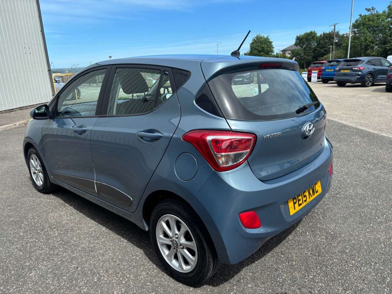 A 2015 HYUNDAI I10 1.2 Premium Hatchback 5dr Petrol Auto Euro 5 (87 ps) A 2015 HYUNDAI I10 1.2 Premium Hatchback 5dr Petrol Auto Euro 5 (87 ps)