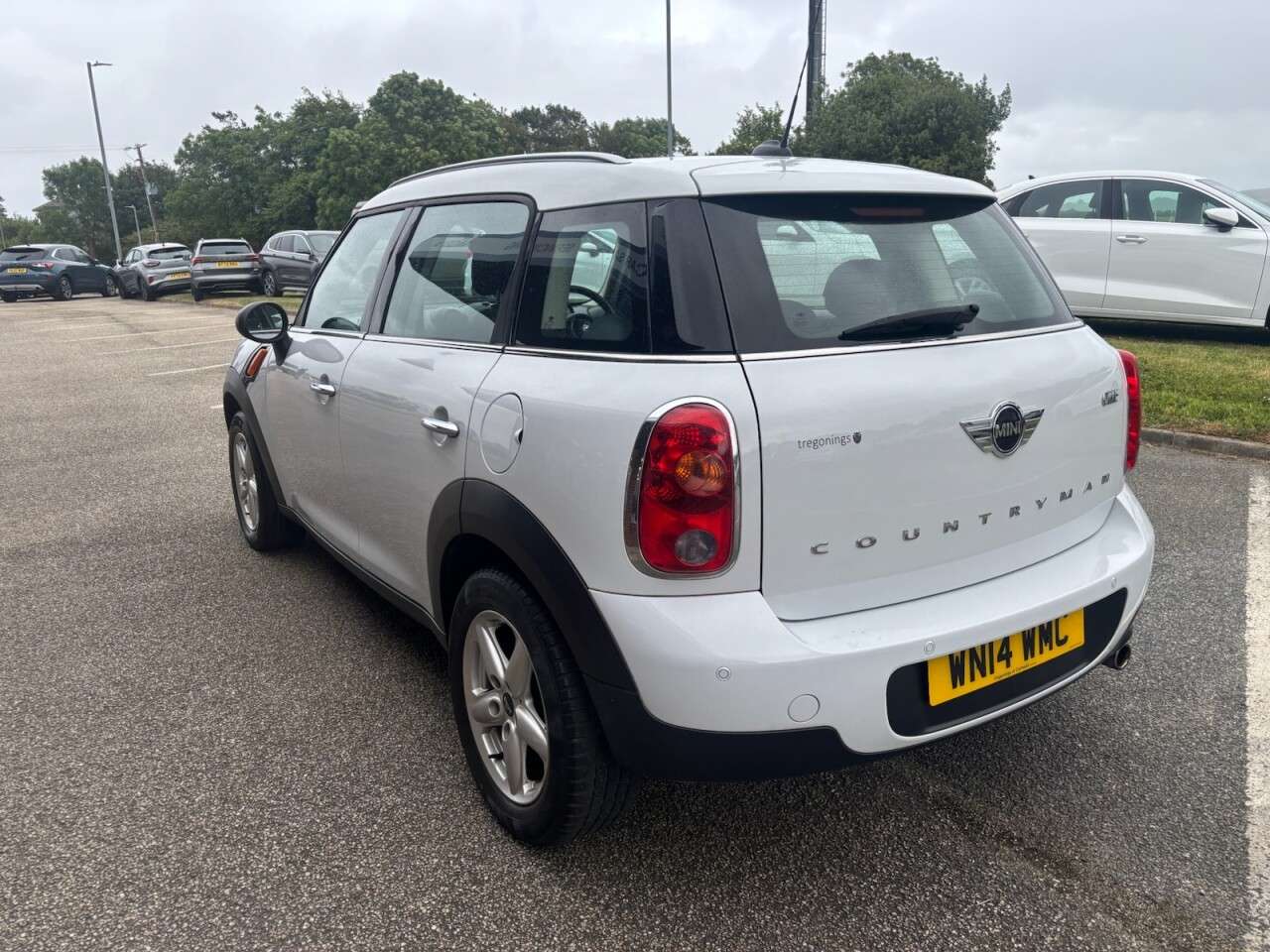 A 2014 MINI COUNTRYMAN 1.6 One SUV 5dr Petrol Manual Euro 6 (s/s) (98 ps) A 2014 MINI COUNTRYMAN 1.6 One SUV 5dr Petrol Manual Euro 6 (s/s) (98 ps)