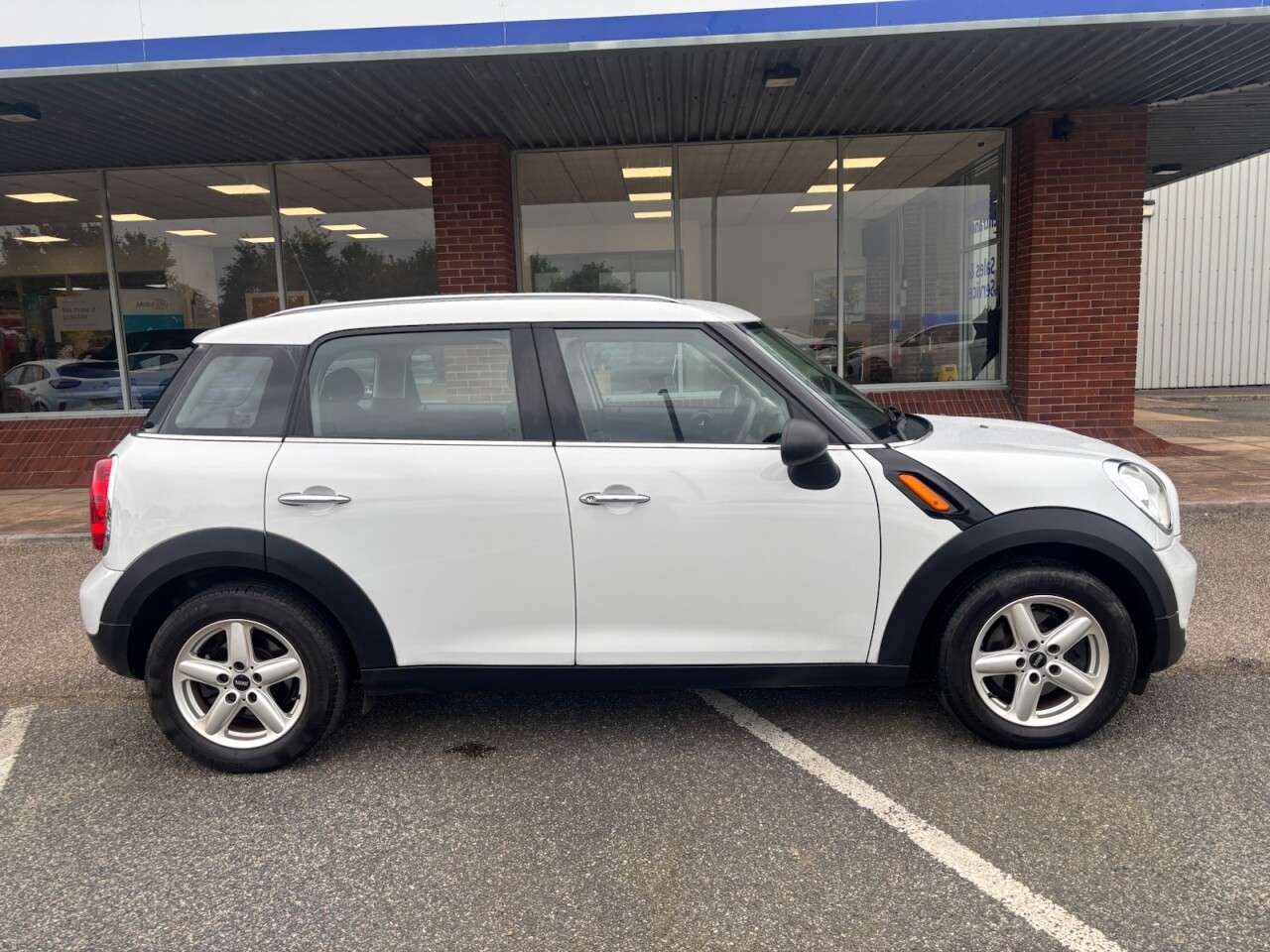 A 2014 MINI COUNTRYMAN 1.6 One SUV 5dr Petrol Manual Euro 6 (s/s) (98 ps) A 2014 MINI COUNTRYMAN 1.6 One SUV 5dr Petrol Manual Euro 6 (s/s) (98 ps)