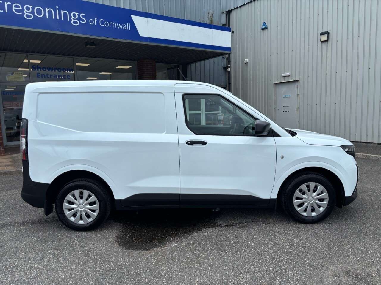 A 2025 FORD TRANSIT COURIER 1.5 EcoBlue Trend Panel Van 5dr Diesel Manual SWB Euro 6 (s/s) (100 ps) A 2025 FORD TRANSIT COURIER 1.5 EcoBlue Trend Panel Van 5dr Diesel Manual SWB Euro 6 (s/s) (100 ps)