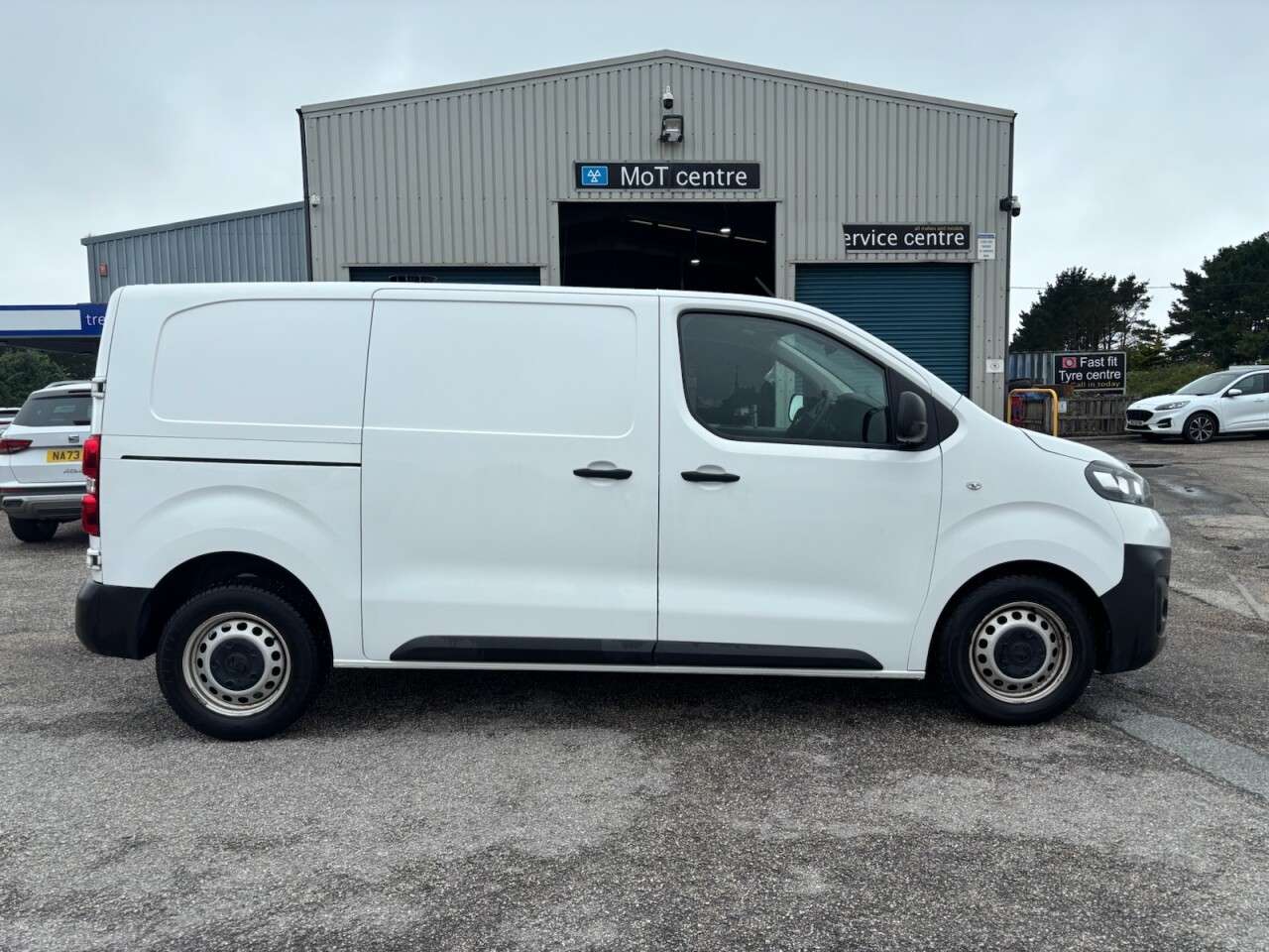 A 2022 VAUXHALL VIVARO 1.5 Turbo D 2900 Dynamic Panel Van 6dr Diesel Manual L1 H1 Euro 6 (s/s) (10 A 2022 VAUXHALL VIVARO 1.5 Turbo D 2900 Dynamic Panel Van 6dr Diesel Manual L1 H1 Euro 6 (s/s) (10