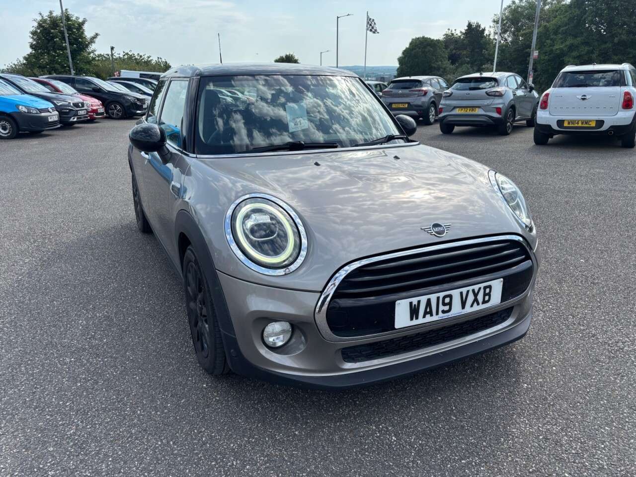 A 2019 MINI HATCH 1.5 Cooper Classic Hatchback 5dr Petrol Steptronic Euro 6 (s/s) (136 ps) A 2019 MINI HATCH 1.5 Cooper Classic Hatchback 5dr Petrol Steptronic Euro 6 (s/s) (136 ps)