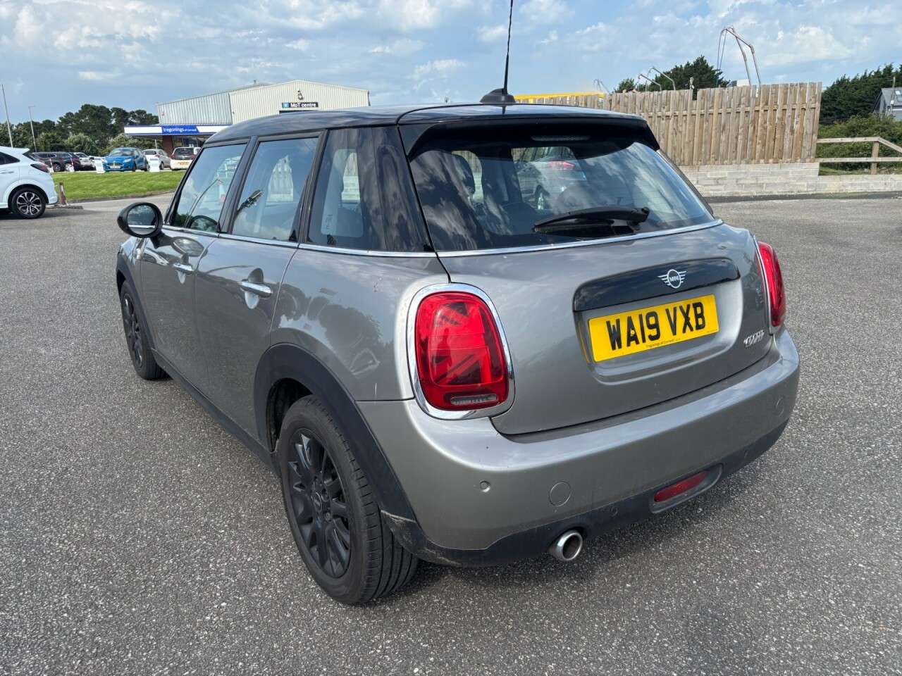 A 2019 MINI HATCH 1.5 Cooper Classic Hatchback 5dr Petrol Steptronic Euro 6 (s/s) (136 ps) A 2019 MINI HATCH 1.5 Cooper Classic Hatchback 5dr Petrol Steptronic Euro 6 (s/s) (136 ps)