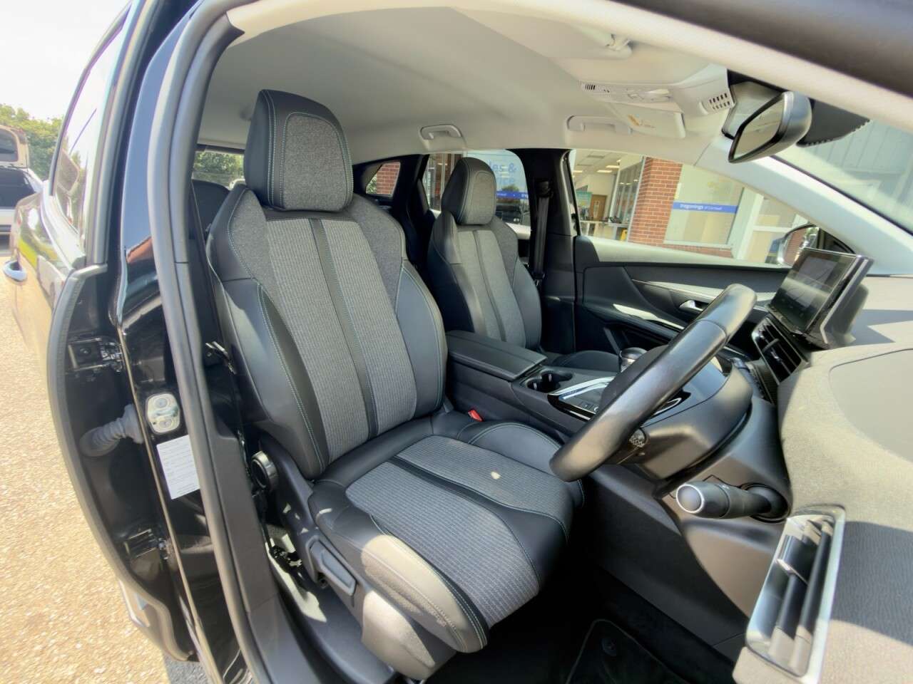 2021 PEUGEOT 3008 2021 PEUGEOT 3008