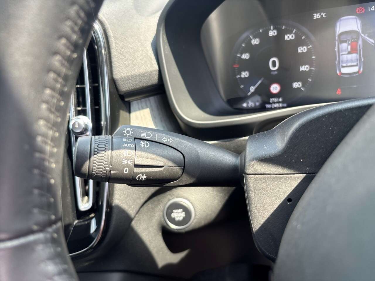 2021 VOLVO XC40 2021 VOLVO XC40