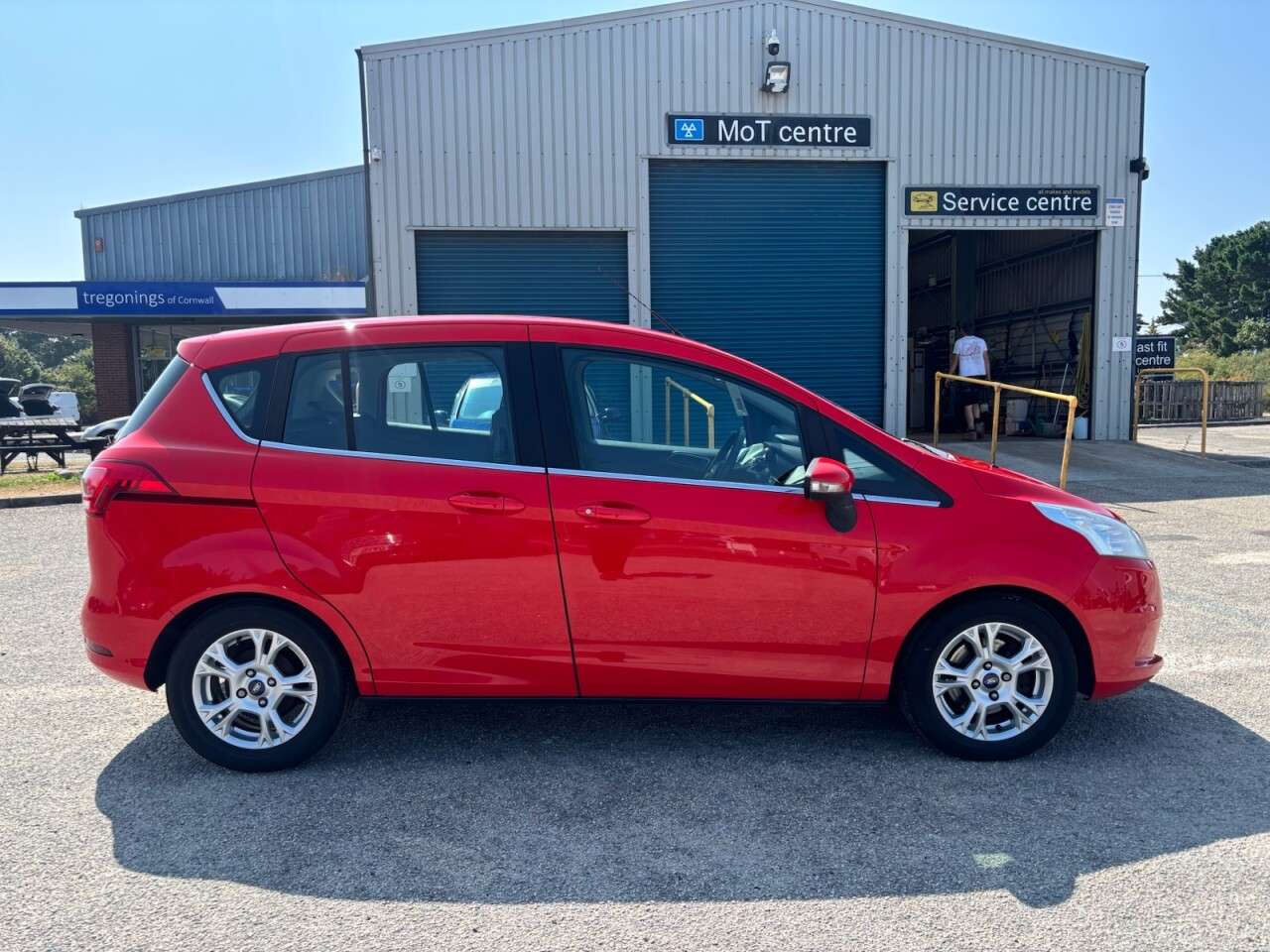 A 2017 FORD B-MAX 1.5 TDCi Zetec Navigator MPV 5dr Diesel Manual Euro 6 (s/s) (95 ps) A 2017 FORD B-MAX 1.5 TDCi Zetec Navigator MPV 5dr Diesel Manual Euro 6 (s/s) (95 ps)