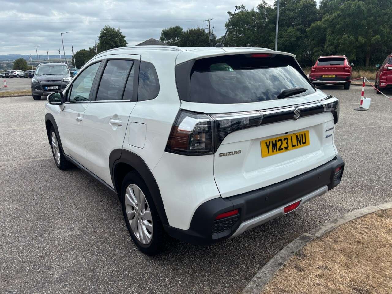 A 2023 SUZUKI S-CROSS 1.4 Boosterjet MHEV Motion SUV 5dr Petrol Hybrid Manual Euro 6 (s/s) (129 p A 2023 SUZUKI S-CROSS 1.4 Boosterjet MHEV Motion SUV 5dr Petrol Hybrid Manual Euro 6 (s/s) (129 p