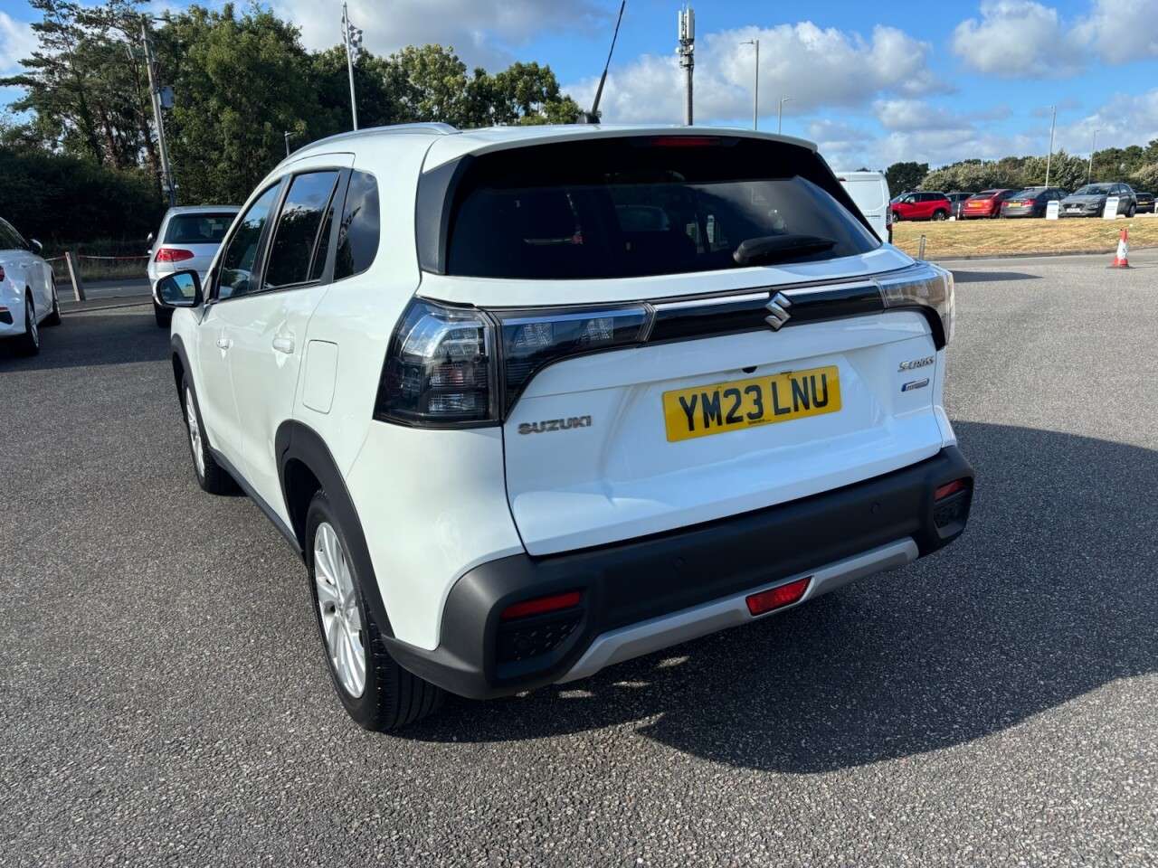 A 2023 SUZUKI S-CROSS 1.4 Boosterjet MHEV Motion SUV 5dr Petrol Hybrid Manual Euro 6 (s/s) (129 p A 2023 SUZUKI S-CROSS 1.4 Boosterjet MHEV Motion SUV 5dr Petrol Hybrid Manual Euro 6 (s/s) (129 p