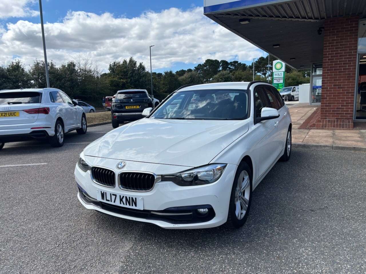 A 2017 BMW 3 SERIES 2.0 320d Sport Touring 5dr Diesel Manual Euro 6 (s/s) (190 ps) A 2017 BMW 3 SERIES 2.0 320d Sport Touring 5dr Diesel Manual Euro 6 (s/s) (190 ps)
