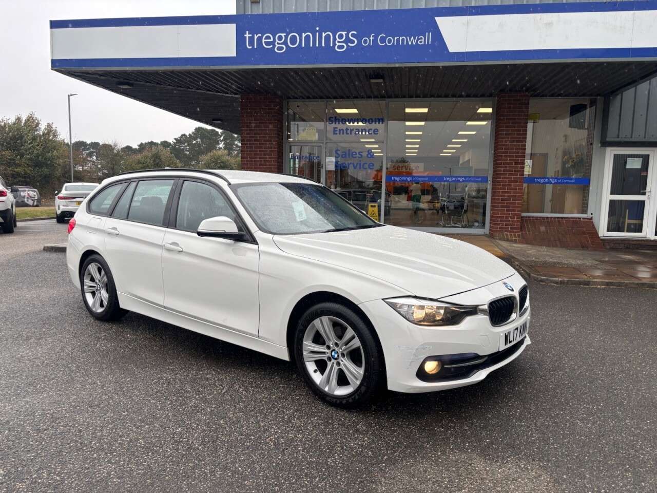 A 2017 BMW 3 SERIES 2.0 320d Sport Touring 5dr Diesel Manual Euro 6 (s/s) (190 ps) A 2017 BMW 3 SERIES 2.0 320d Sport Touring 5dr Diesel Manual Euro 6 (s/s) (190 ps)