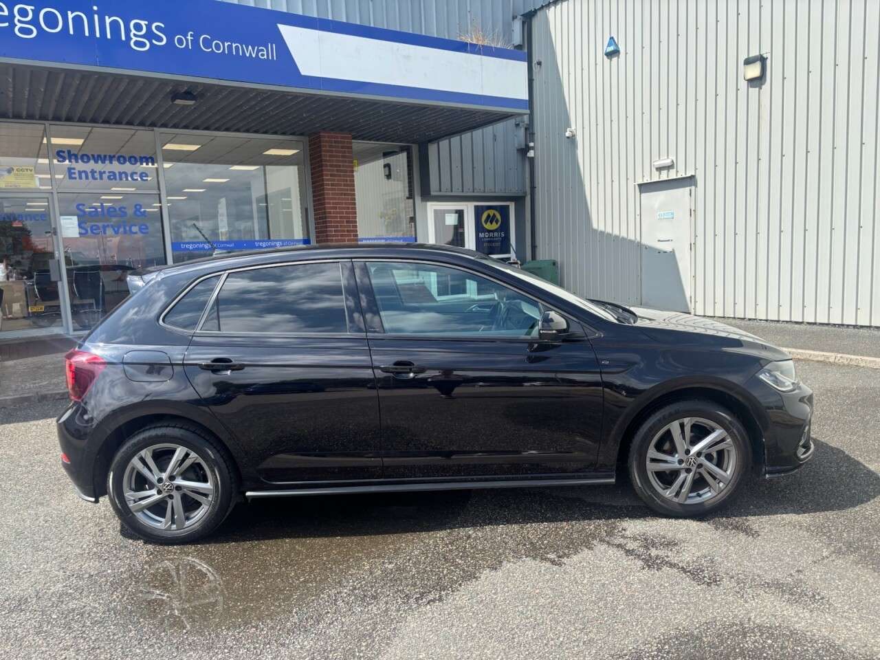 A 2023 VOLKSWAGEN POLO 1.0 TSI R-Line Hatchback 5dr Petrol Manual Euro 6 (s/s) (95 ps) A 2023 VOLKSWAGEN POLO 1.0 TSI R-Line Hatchback 5dr Petrol Manual Euro 6 (s/s) (95 ps)