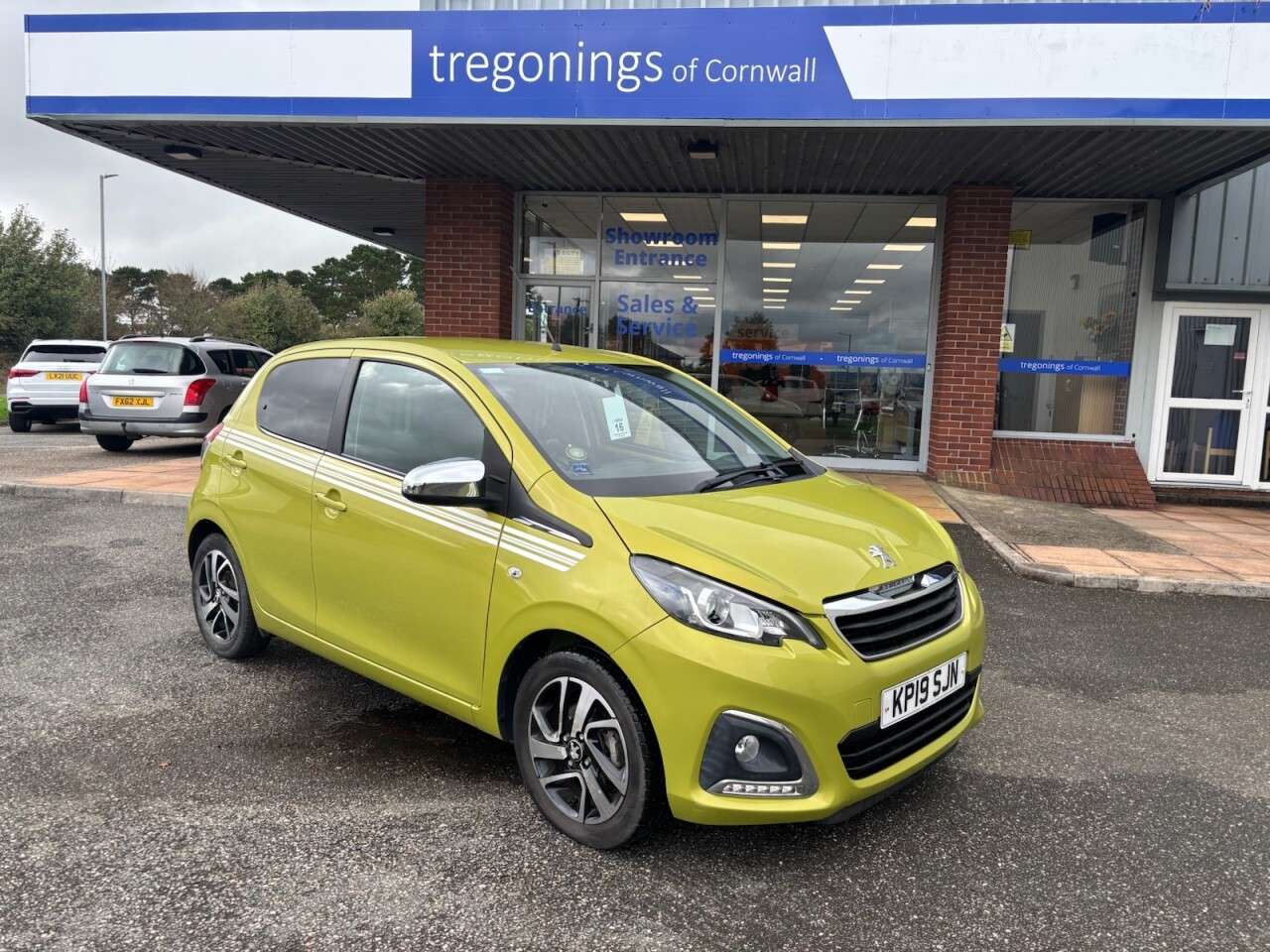 A 2019 PEUGEOT 108 1.0 Collection Hatchback 5dr Petrol Manual Euro 6 (72 ps) A 2019 PEUGEOT 108 1.0 Collection Hatchback 5dr Petrol Manual Euro 6 (72 ps)