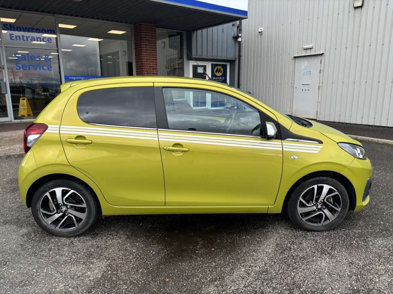 A 2019 PEUGEOT 108 1.0 Collection Hatchback 5dr Petrol Manual Euro 6 (72 ps) A 2019 PEUGEOT 108 1.0 Collection Hatchback 5dr Petrol Manual Euro 6 (72 ps)