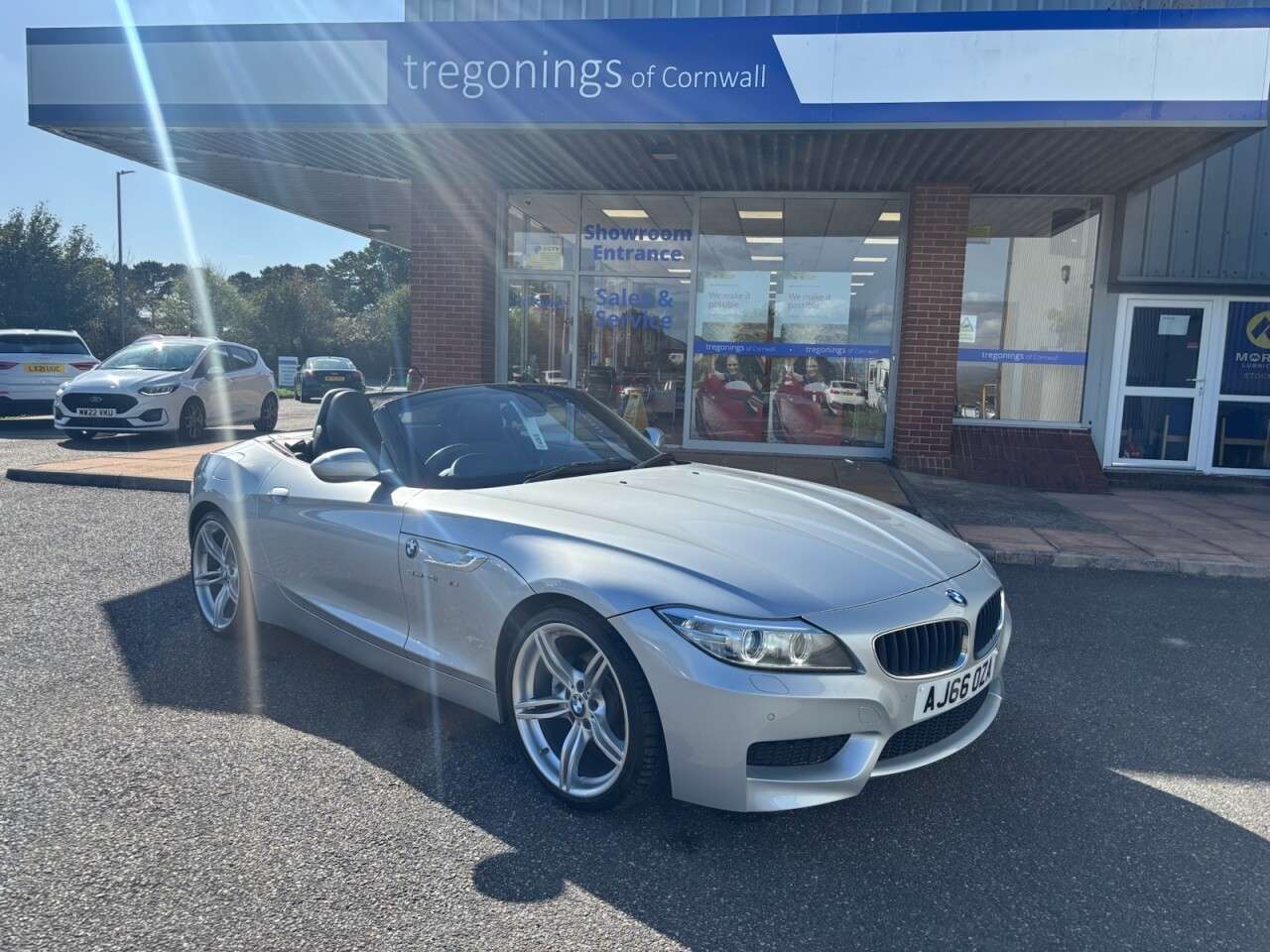 A 2017 BMW Z4 2.0 20i M Sport Convertible 2dr Petrol Auto sDrive Euro 6 (184 ps) A 2017 BMW Z4 2.0 20i M Sport Convertible 2dr Petrol Auto sDrive Euro 6 (184 ps)