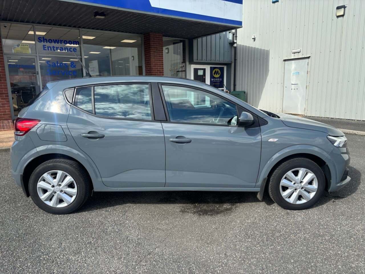 A 2023 DACIA SANDERO 1.0 TCe Expression Hatchback 5dr Petrol Manual Euro 6 (s/s) (90 ps) A 2023 DACIA SANDERO 1.0 TCe Expression Hatchback 5dr Petrol Manual Euro 6 (s/s) (90 ps)