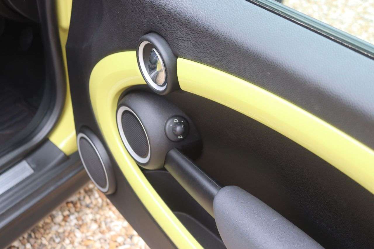 2009 MINI CONVERTIBLE 2009 MINI CONVERTIBLE