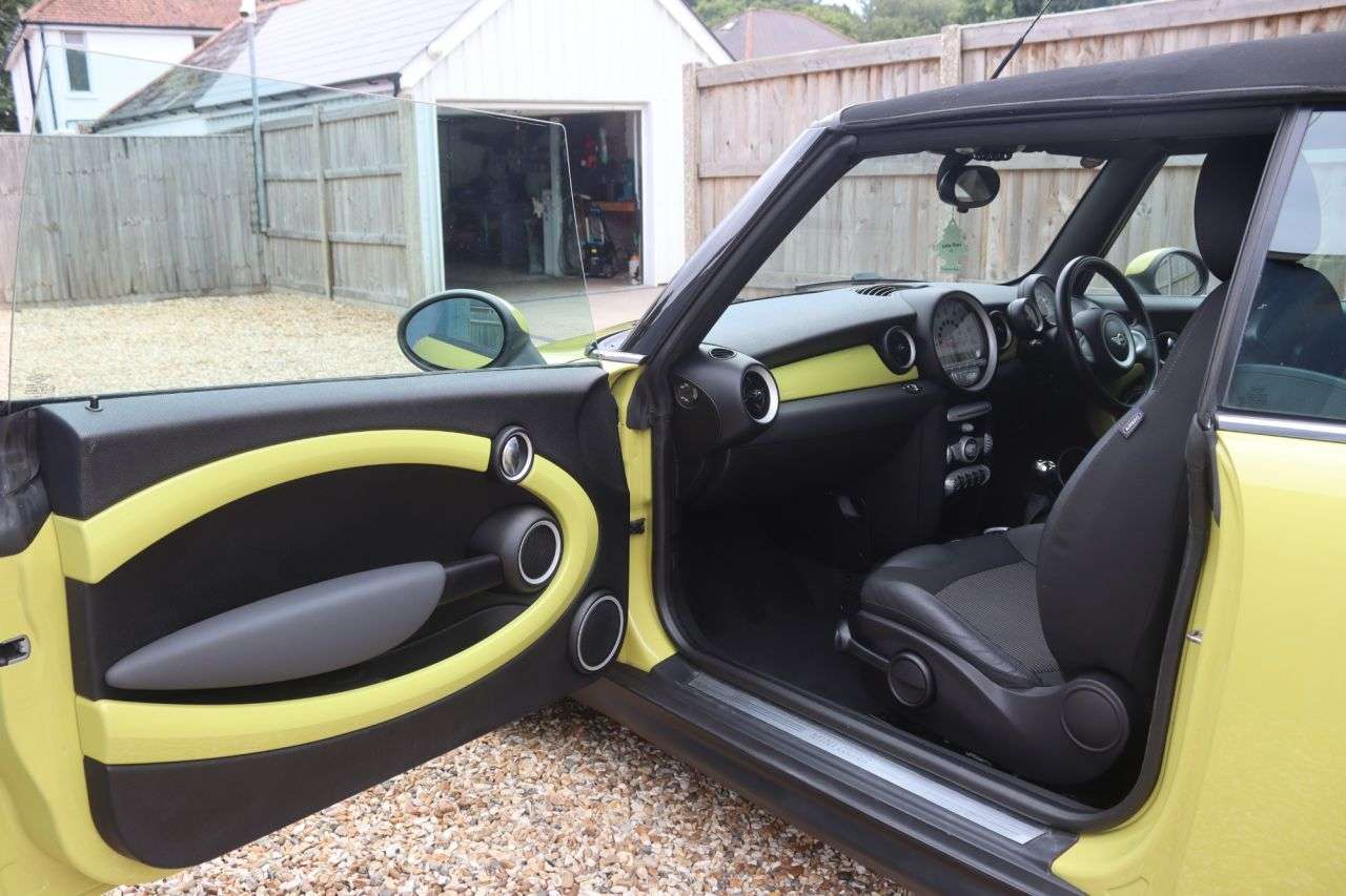 2009 MINI CONVERTIBLE 2009 MINI CONVERTIBLE