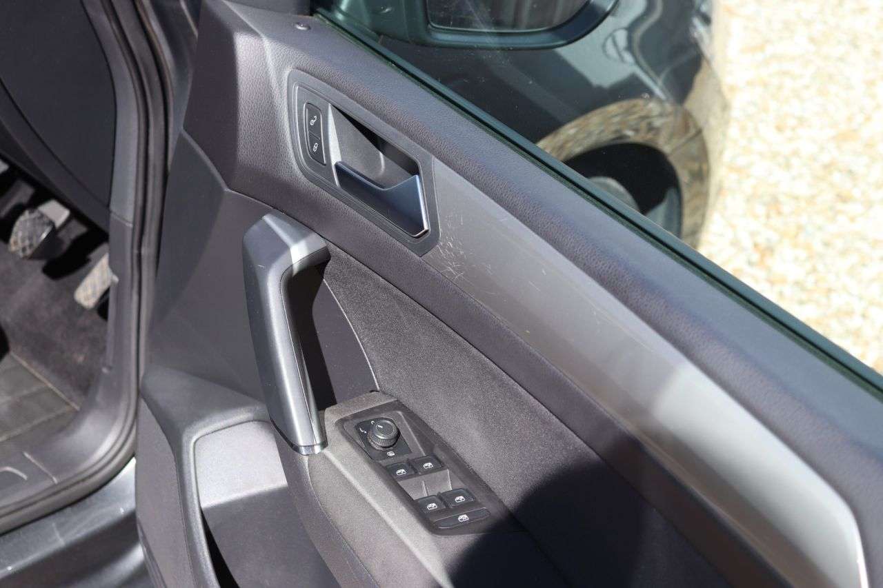 2017 VOLKSWAGEN TOURAN 2017 VOLKSWAGEN TOURAN