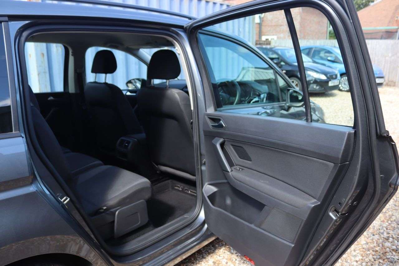 2017 VOLKSWAGEN TOURAN 2017 VOLKSWAGEN TOURAN