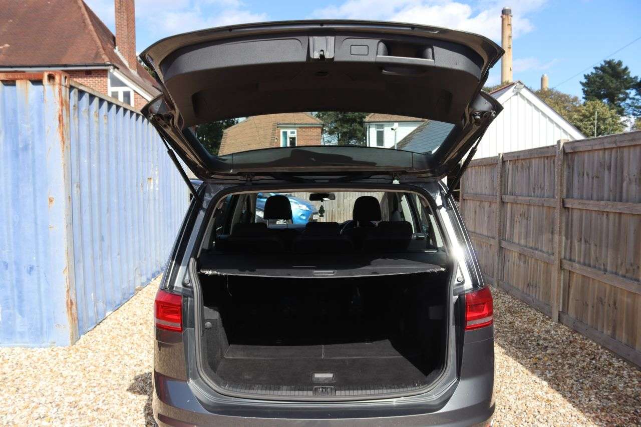 2017 VOLKSWAGEN TOURAN 2017 VOLKSWAGEN TOURAN