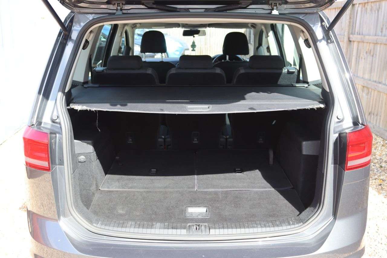 2017 VOLKSWAGEN TOURAN 2017 VOLKSWAGEN TOURAN