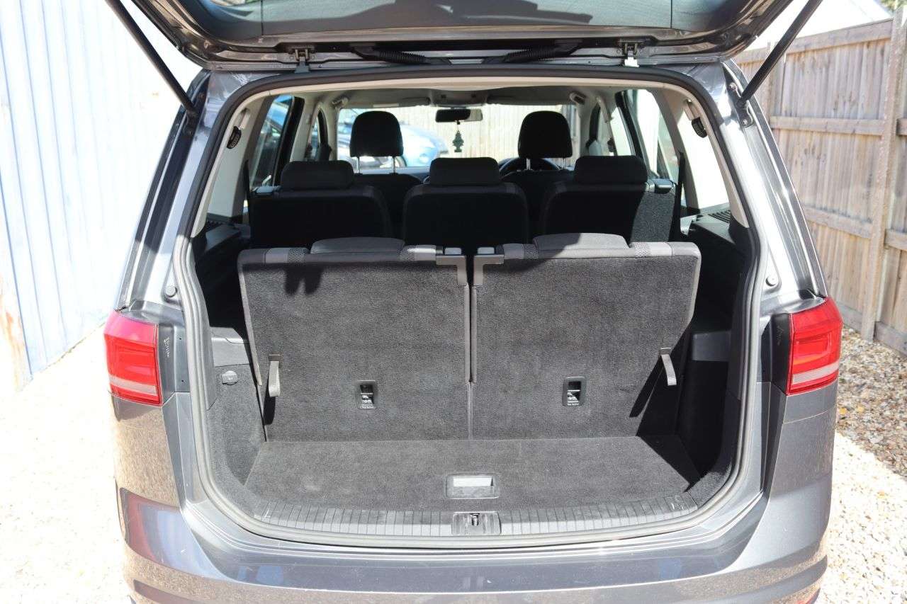 2017 VOLKSWAGEN TOURAN 2017 VOLKSWAGEN TOURAN