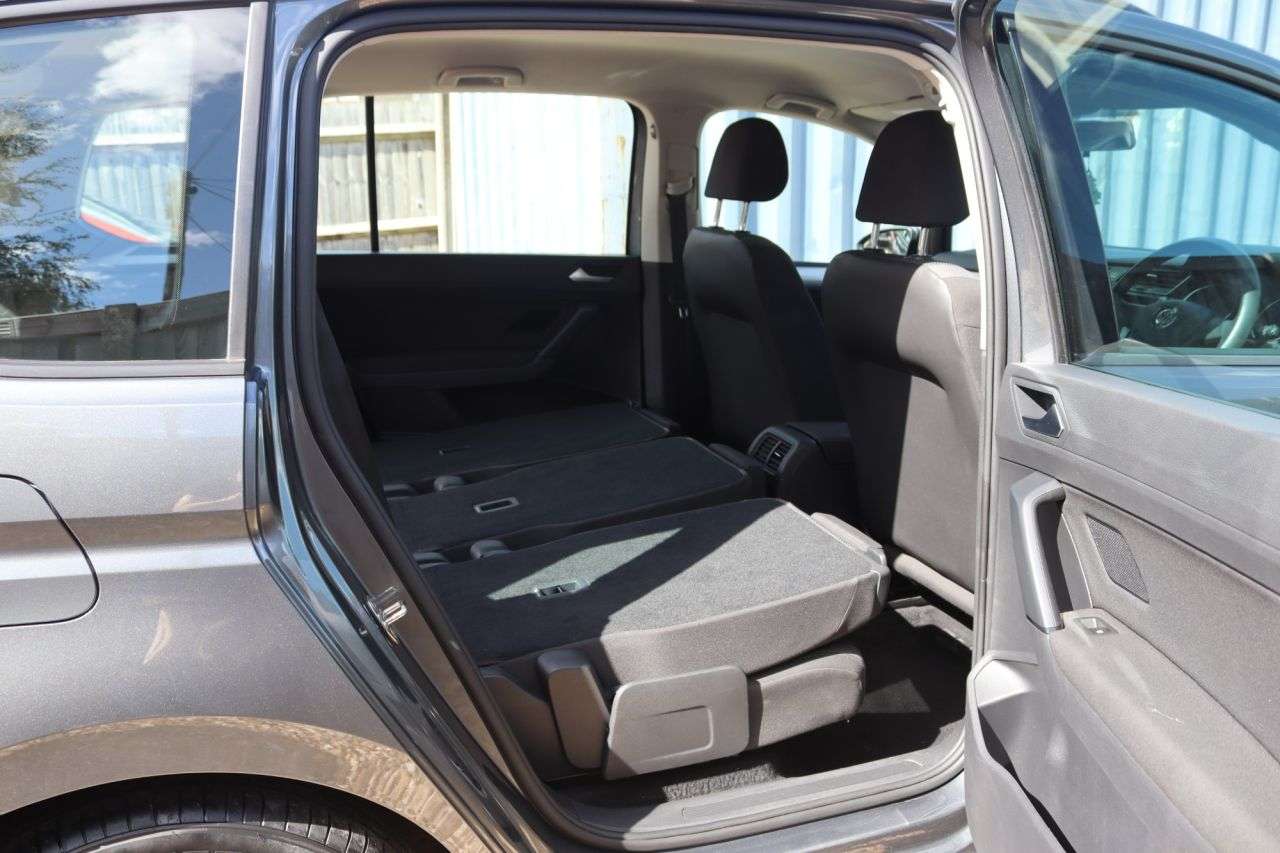 2017 VOLKSWAGEN TOURAN 2017 VOLKSWAGEN TOURAN