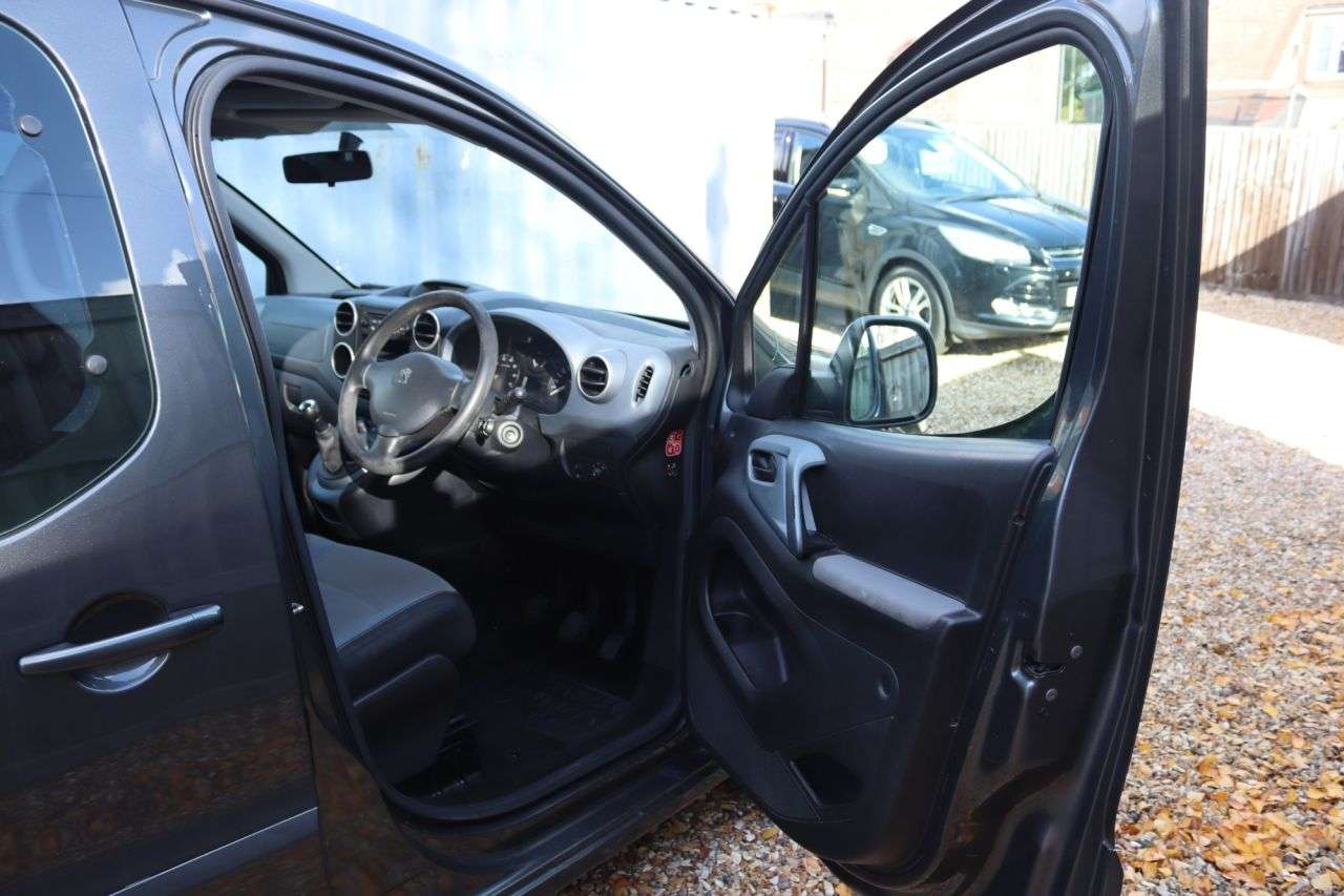 2013 PEUGEOT PARTNER TEPEE 2013 PEUGEOT PARTNER TEPEE