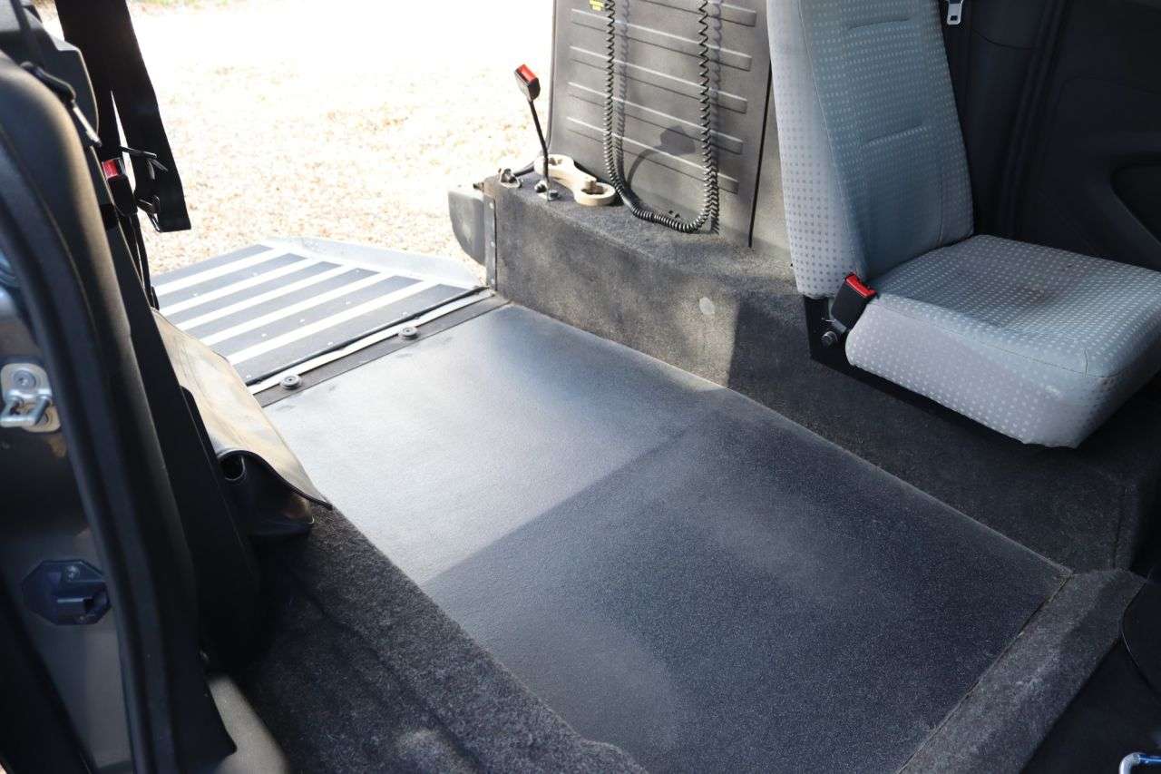 2013 PEUGEOT PARTNER TEPEE 2013 PEUGEOT PARTNER TEPEE