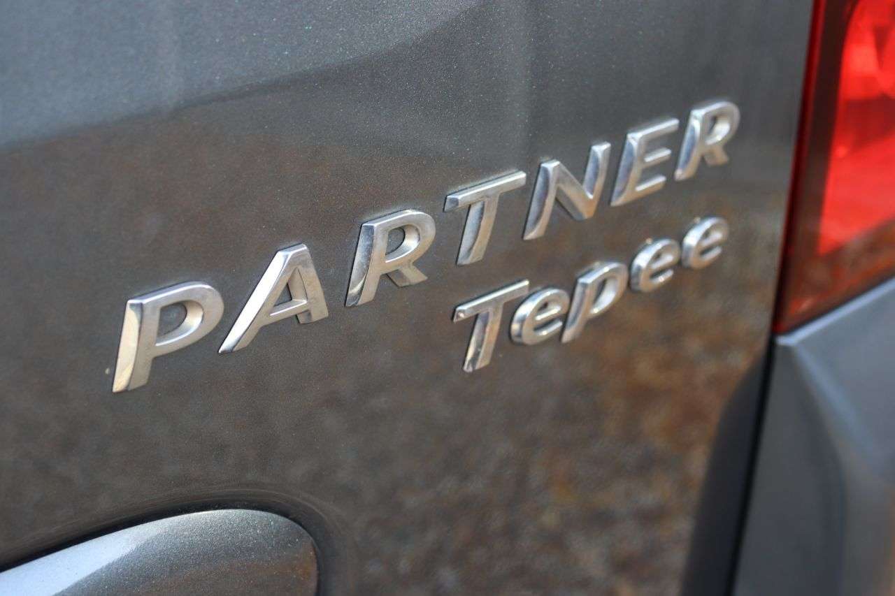 2013 PEUGEOT PARTNER TEPEE 2013 PEUGEOT PARTNER TEPEE