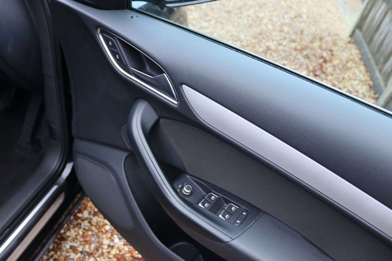 2015 AUDI Q3 2015 AUDI Q3