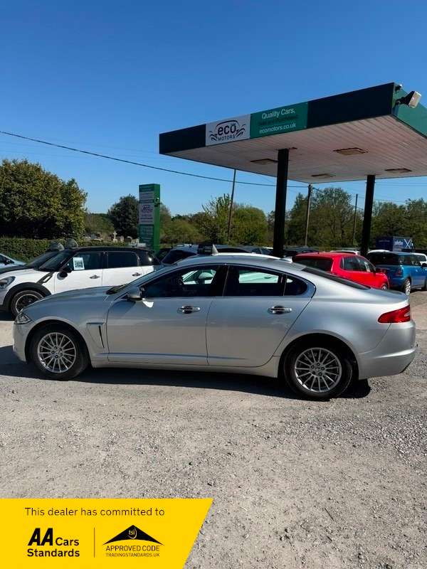 A 2013 JAGUAR XF D SE BUSINESS- REVERSE CAMERA - SAT NAV - BLUETOOTH ETC!! VERY LOW MILEAGE!! A 2013 JAGUAR XF D SE BUSINESS- REVERSE CAMERA - SAT NAV - BLUETOOTH ETC!! VERY LOW MILEAGE!!