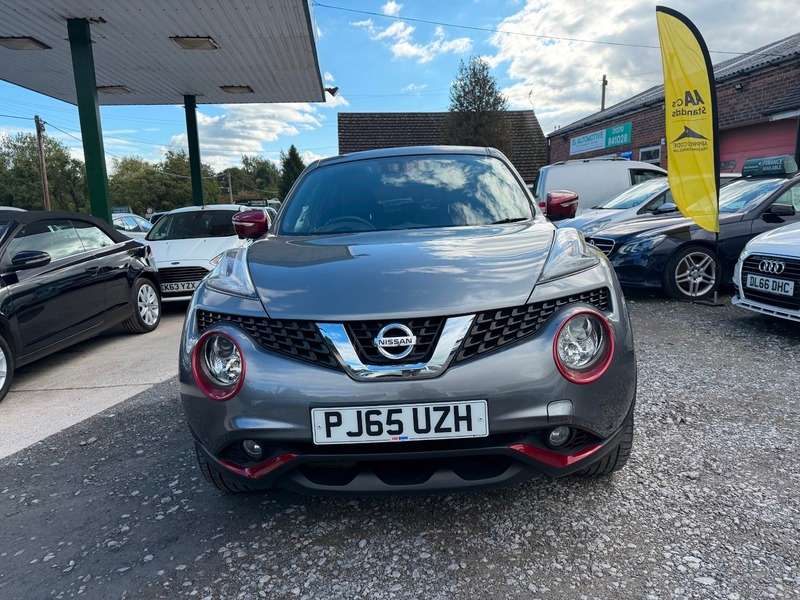 A 2015 NISSAN JUKE AUTOMATIC TEKNA XTRONIC Sat nav Heated seats Parking camera A 2015 NISSAN JUKE AUTOMATIC TEKNA XTRONIC Sat nav Heated seats Parking camera