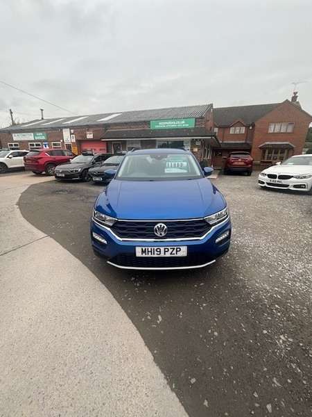 A 2019 VOLKSWAGEN T-ROC SE TDI A 2019 VOLKSWAGEN T-ROC SE TDI
