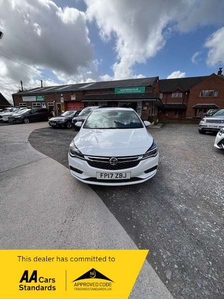 A 2017 VAUXHALL ASTRA SRI-GREAT SERVICE HISTORY -1 PREVIOUS OWNER-APPLE CAR PLAY!! A 2017 VAUXHALL ASTRA SRI-GREAT SERVICE HISTORY -1 PREVIOUS OWNER-APPLE CAR PLAY!!