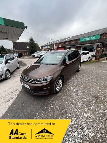 A 2016 VOLKSWAGEN TOURAN SE TDI BLUEMOTION TECHNOLOGY- SAT NAV - FSH- PANORAMIC ROOF - PARKING SENSORS 7 SEATER A 2016 VOLKSWAGEN TOURAN SE TDI BLUEMOTION TECHNOLOGY- SAT NAV - FSH- PANORAMIC ROOF - PARKING SENSORS 7 SEATER