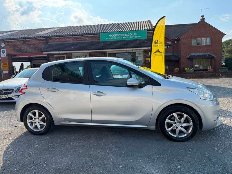 2013 PEUGEOT 208 2013 PEUGEOT 208