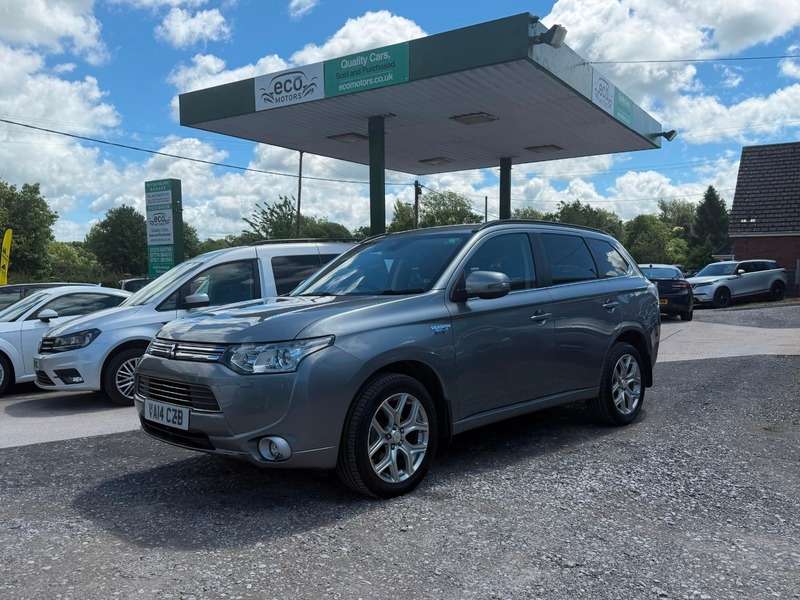 A 2014 MITSUBISHI OUTLANDER PHEV GX 4HS,, BLUETOOTH, HEATED LEATHER SEATS, SUNROOF A 2014 MITSUBISHI OUTLANDER PHEV GX 4HS,, BLUETOOTH, HEATED LEATHER SEATS, SUNROOF