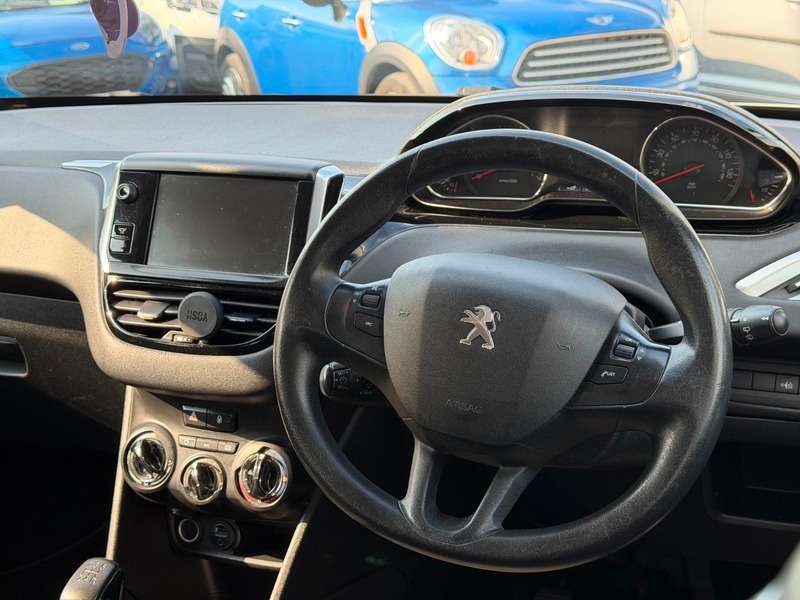 2013 PEUGEOT 208 2013 PEUGEOT 208